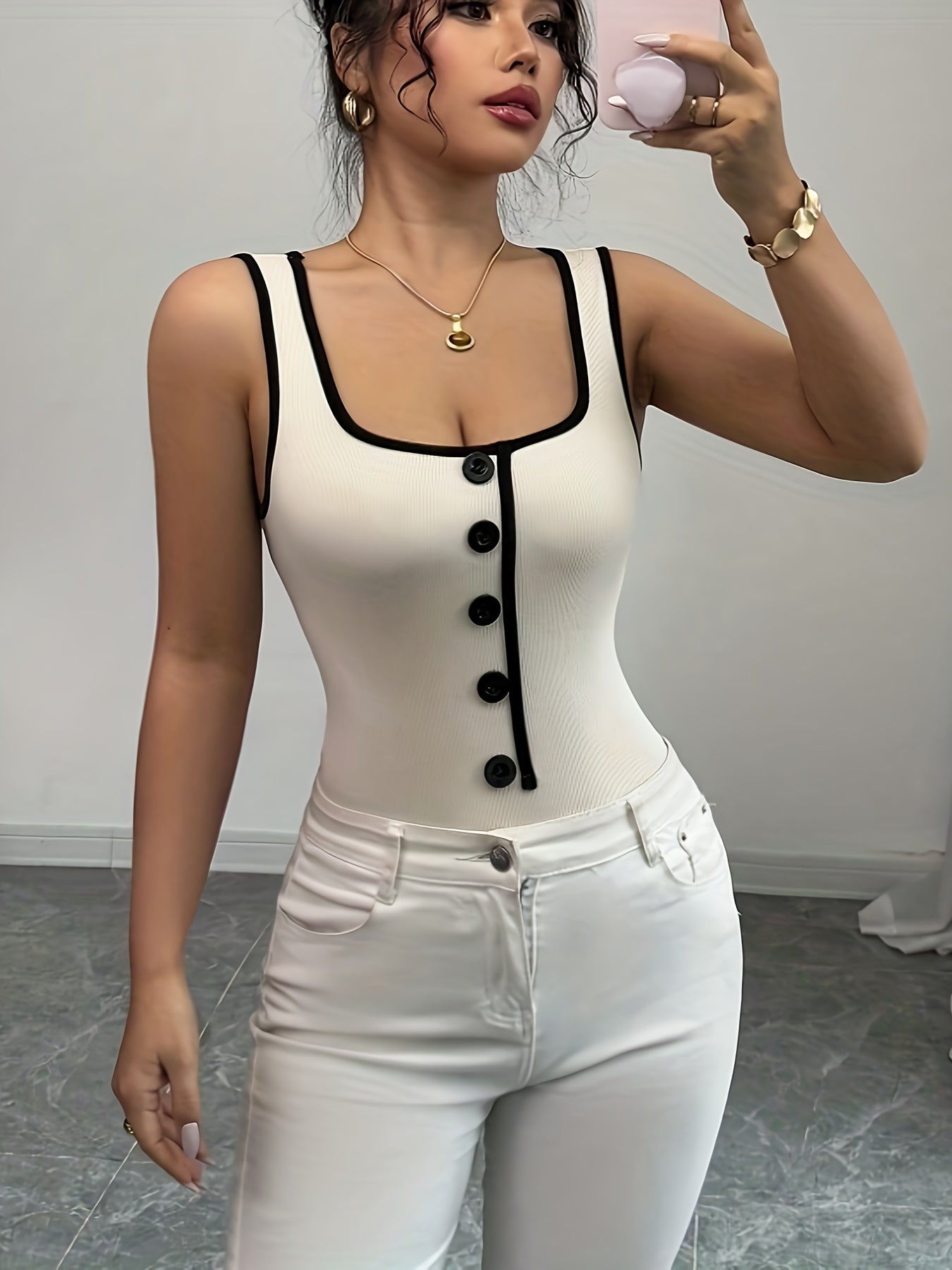 Contrast Chic - Body Blanc Cassé à Détails noirs