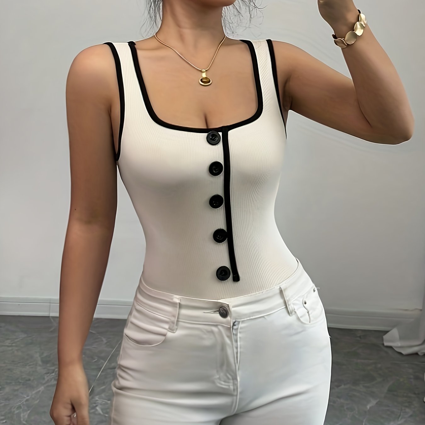 Contrast Chic - Body Blanc Cassé à Détails noirs